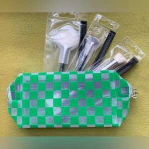 Lot of 3 Zoeva Makeup Brushes in Cosmetic Bag